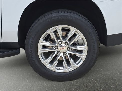Used 2023 GMC Yukon XL SLT w/ SLT Premium Package image 38