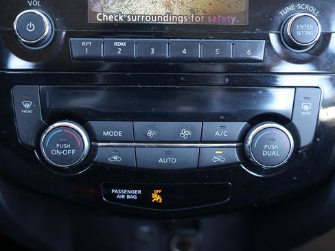 Used 2016 Nissan Rogue SV image 30