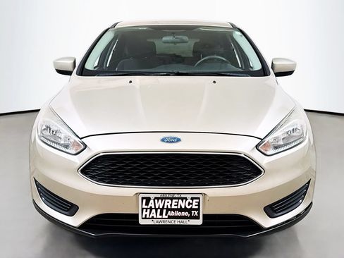 Used 2018 Ford Focus SE FWD image 2