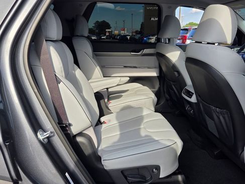 Used 2025 Hyundai Palisade SEL FWD image 16