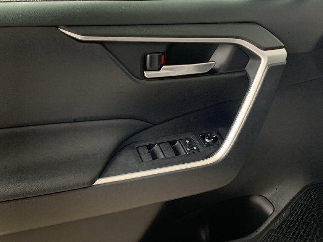 Used 2019 Toyota RAV4 XLE Premium FWD image 17