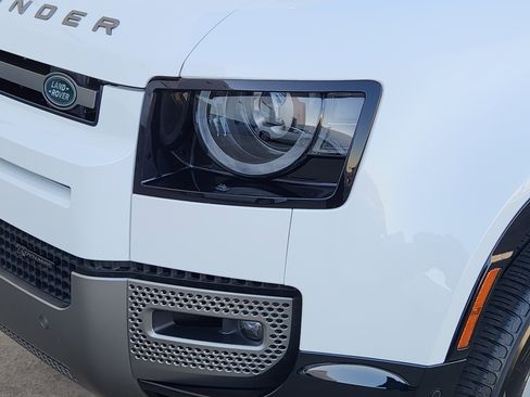 Certified 2023 Land Rover Defender 130 X-Dynamic SE image 9