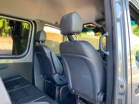 Used 2021 Mercedes-Benz Sprinter 2500 image 34