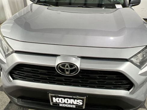 Used 2021 Toyota RAV4 LE image 11