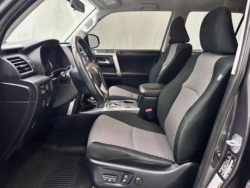 Used 2018 Toyota 4Runner SR5 AWD/4WD image 12