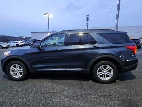 Used 2023 Ford Explorer XLT w/ Equipment Group 202A image 4