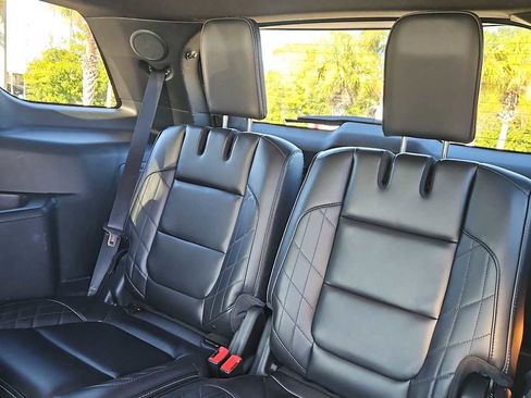 Used 2019 Ford Explorer Platinum image 26