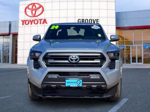 Used 2024 Toyota Tacoma SR5 AWD/4WD image 9