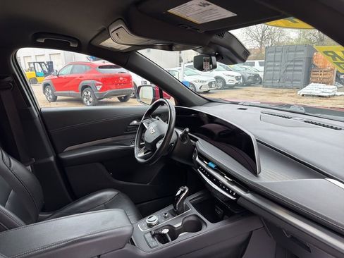 Used 2024 Cadillac XT4 Premium Luxury AWD/4WD image 12