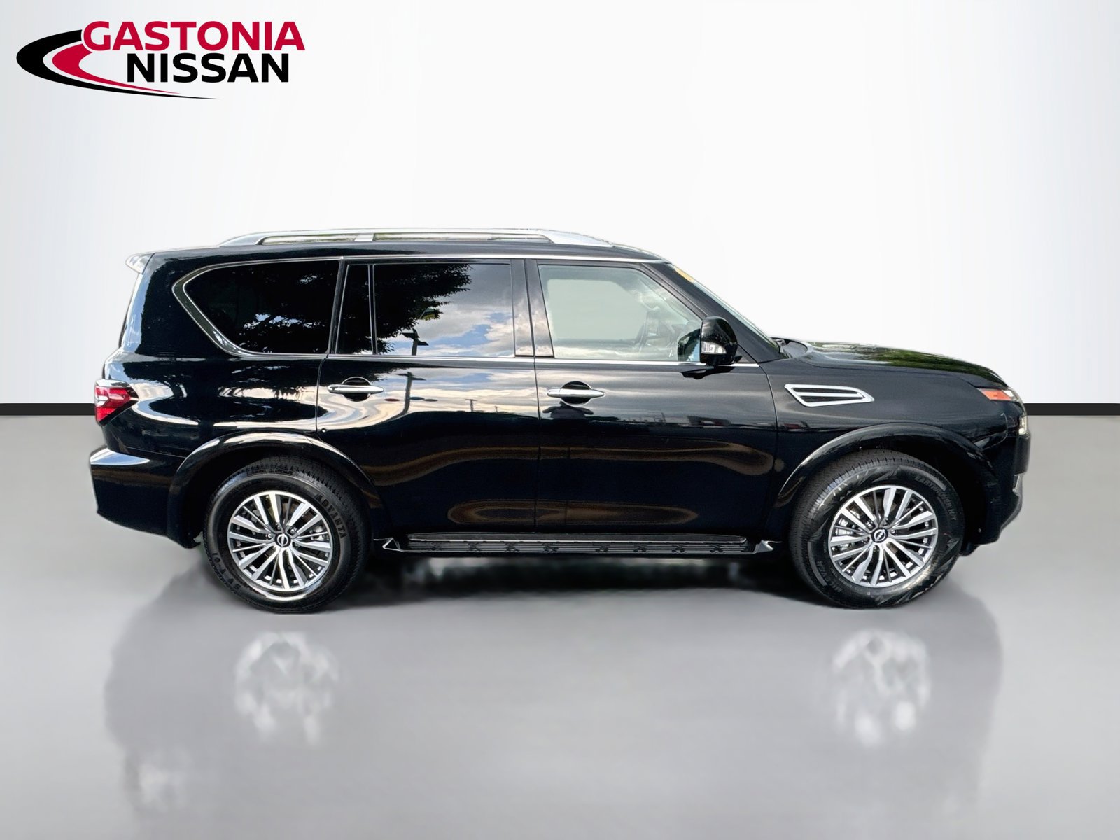 Used 2024 Nissan Armada SL w/ Captain's Chairs Package AWD/4WD image 10