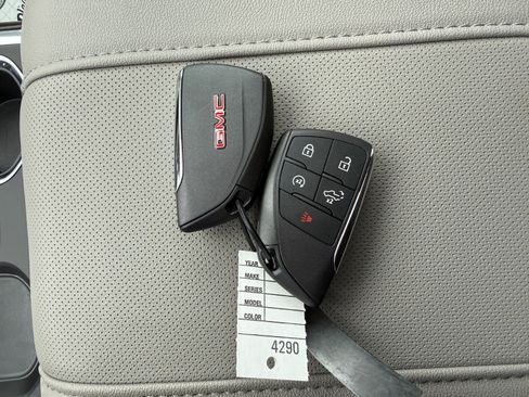 New 2026 GMC Sierra 1500 SLT w/ SLT Premium Package AWD/4WD image 39