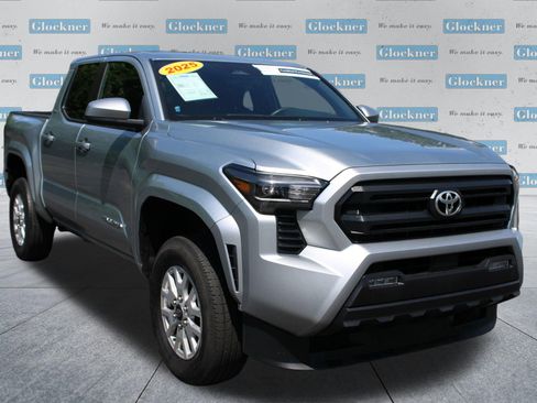 Used 2025 Toyota Tacoma SR5 AWD/4WD image 3