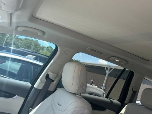 Certified 2022 Cadillac XT6 Premium Luxury FWD image 5