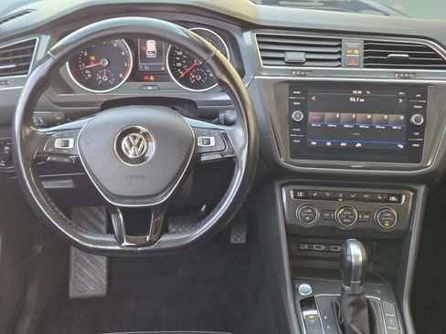 Used 2018 Volkswagen Tiguan SE FWD image 28