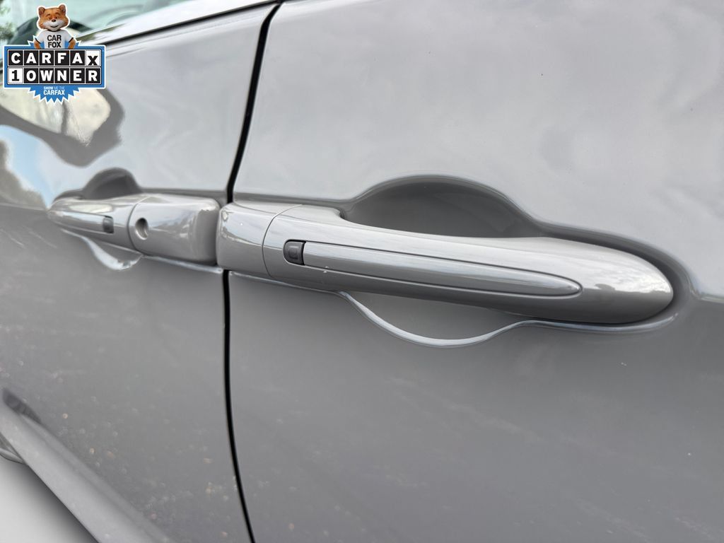 Used 2025 Chrysler Pacifica Select AWD/4WD image 31