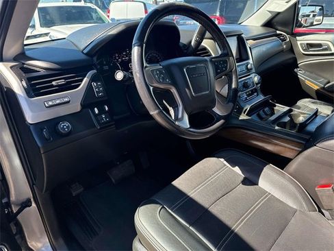 Used 2020 GMC Yukon XL Denali w/ Denali Premium Package image 25