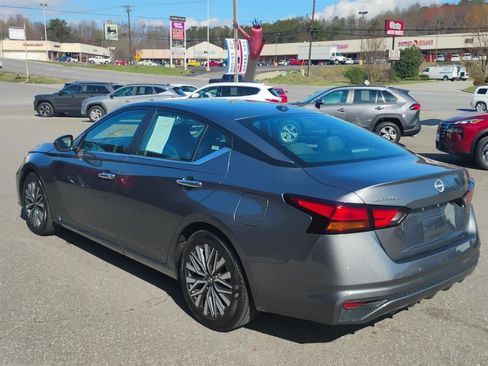 Used 2024 Nissan Altima 2.5 SV image 7