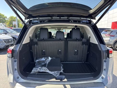 New 2026 Nissan Pathfinder Platinum AWD/4WD image 17