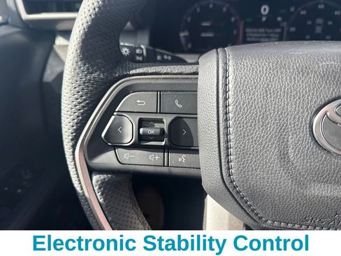 Used 2024 Toyota Tacoma Limited w/ Limited Package (LT) image 16