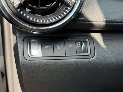 Used 2025 Chevrolet Equinox LT w/ Safety and Technology Package AWD/4WD image 17
