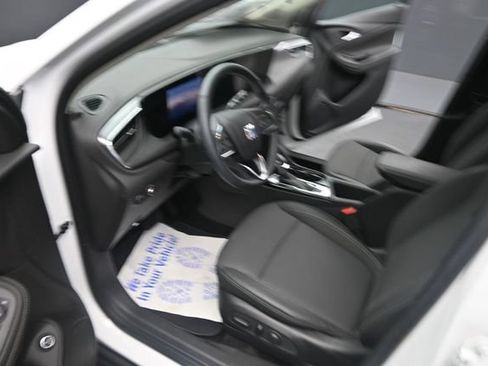 Used 2024 Buick Encore GX Preferred w/ Comfort Package FWD image 17