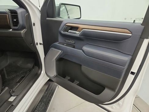 Used 2024 Chevrolet Silverado 1500 High Country w/ Technology Package image 39