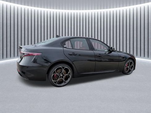 Used 2024 Alfa Romeo Giulia Veloce AWD/4WD image 6