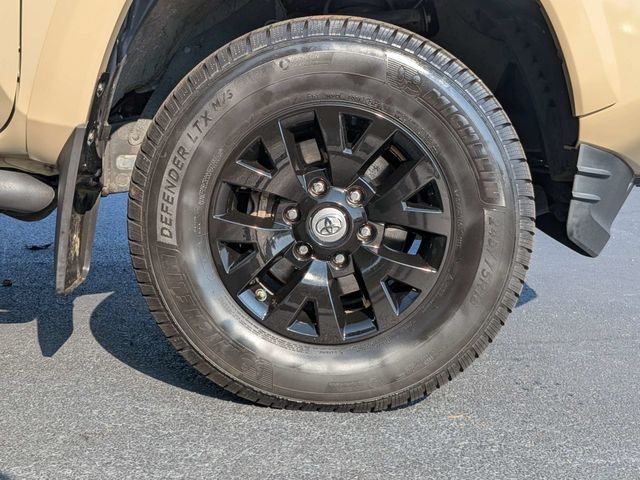 Used 2019 Toyota Tacoma SR5 AWD/4WD image 13