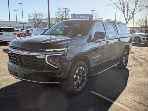 New 2026 Chevrolet Suburban LS image 3