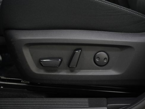 Used 2025 Nissan Rogue SV AWD/4WD image 27