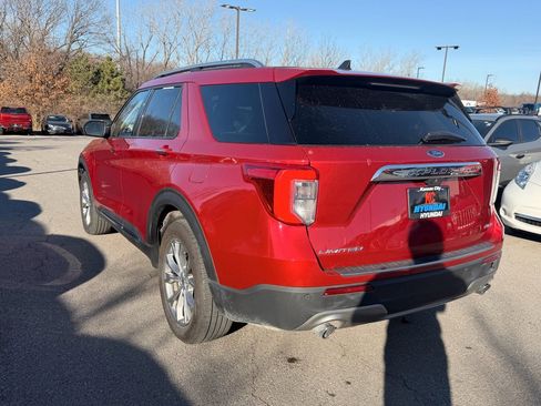 Used 2023 Ford Explorer Limited image 3