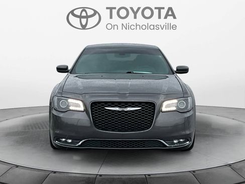 Used 2016 Chrysler 300 S image 9