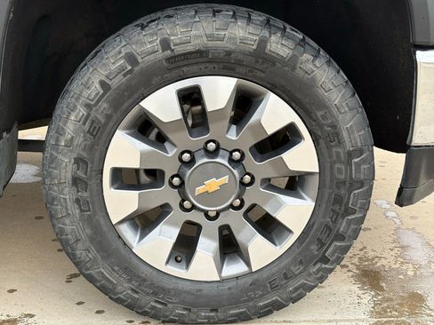 Used 2020 Chevrolet Silverado 2500 LT w/ Z71 Off-Road Package image 10