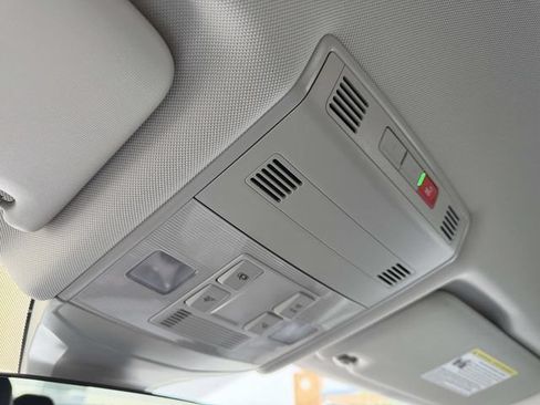 Certified 2023 Volkswagen Jetta SE FWD image 33