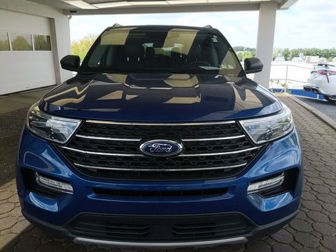 Used 2023 Ford Explorer XLT w/ Equipment Group 202A AWD/4WD image 2