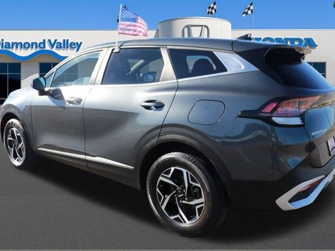 Used 2023 Kia Sportage LX image 4