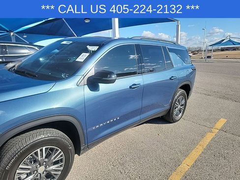 Used 2025 Chevrolet Traverse LT image 2