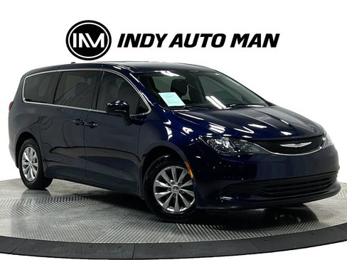 Used 2017 Chrysler Pacifica Touring w/ Tire & Wheel Group FWD image 2