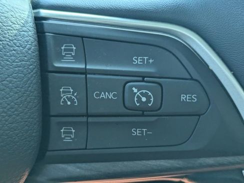 Used 2022 Jeep Grand Cherokee Limited w/ Luxury Tech Group II RWD image 30