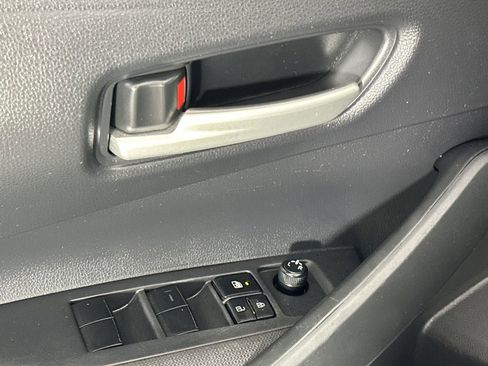 Used 2021 Toyota Corolla LE w/ LE Convenience Package FWD image 13