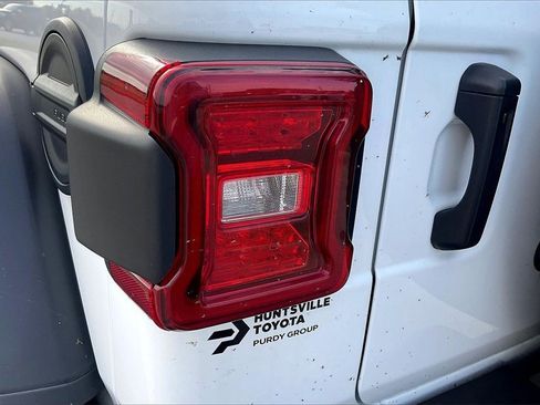 Used 2024 Jeep Wrangler Unlimited Rubicon image 38