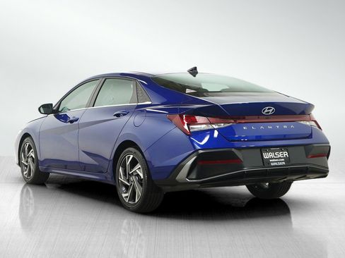 Used 2025 Hyundai Elantra SEL image 3