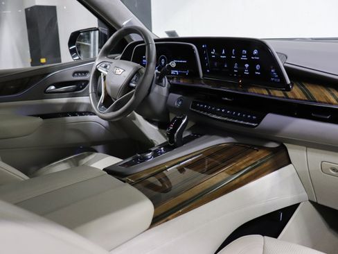 Certified 2022 Cadillac Escalade ESV Sport Platinum image 31