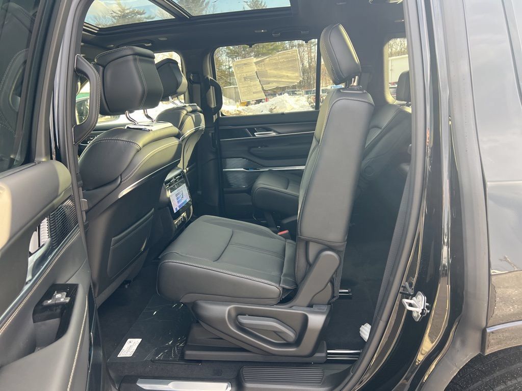New 2026 Jeep Grand Wagoneer Summit AWD/4WD image 21