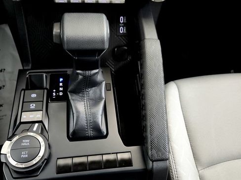 Certified 2025 Toyota Tacoma SR5 AWD/4WD image 27