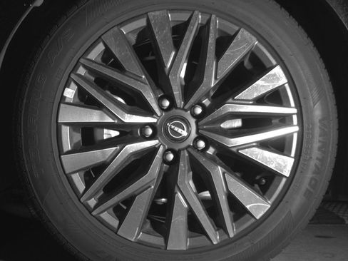 Used 2025 Nissan Altima 2.5 SV FWD image 12
