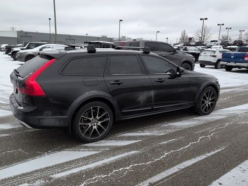 Used 2017 Volvo V90 T6 Cross Country image 5