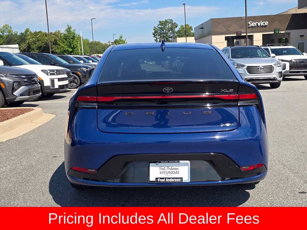 Used 2024 Toyota Prius XLE FWD image 4