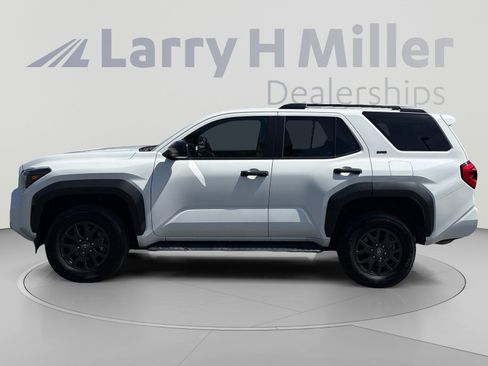 Used 2025 Toyota 4Runner 4WD image 2