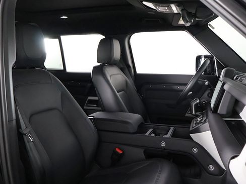 Used 2024 Land Rover Defender 110 SE image 31